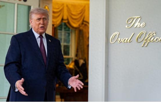 美国在伊朗打的仗现在已经乱成一锅粥，眼看就要收不了场了，特朗普倒好，不管不顾，反