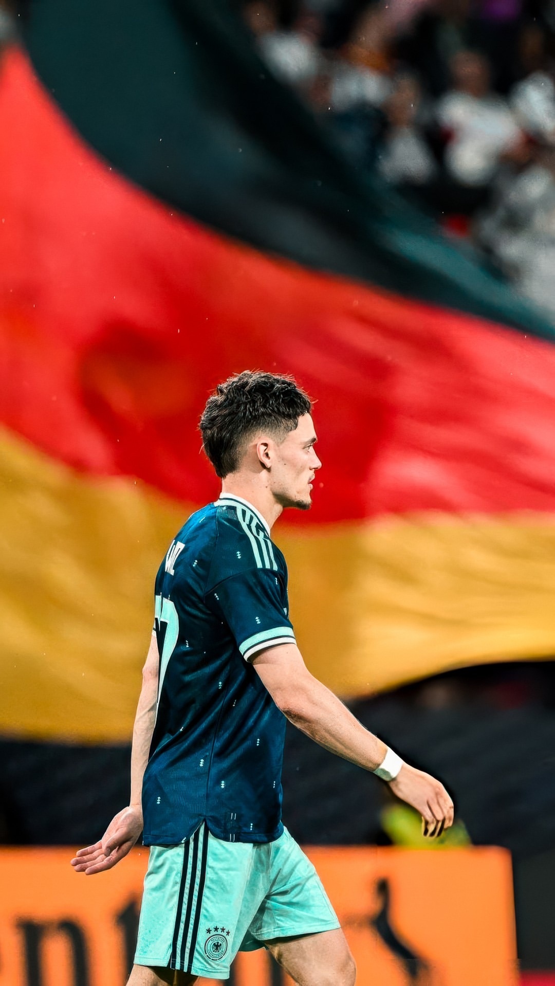 🇩🇪德國4-0芬蘭🇫🇮德國球員比賽手機壁紙圖📱⚫️🔴🟡 
