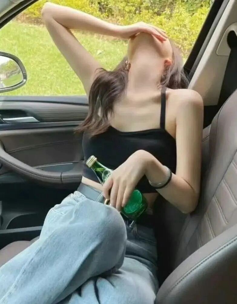 偶尔对自己好点，放松一下，抽点小疯，花点小钱让自己快乐，平凡的生活才有意义。 