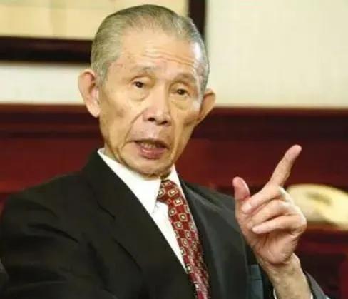 2008年，富商王永庆去世，子女惊讶地发现，父亲在瑞士银行竟有400亿存款。随后