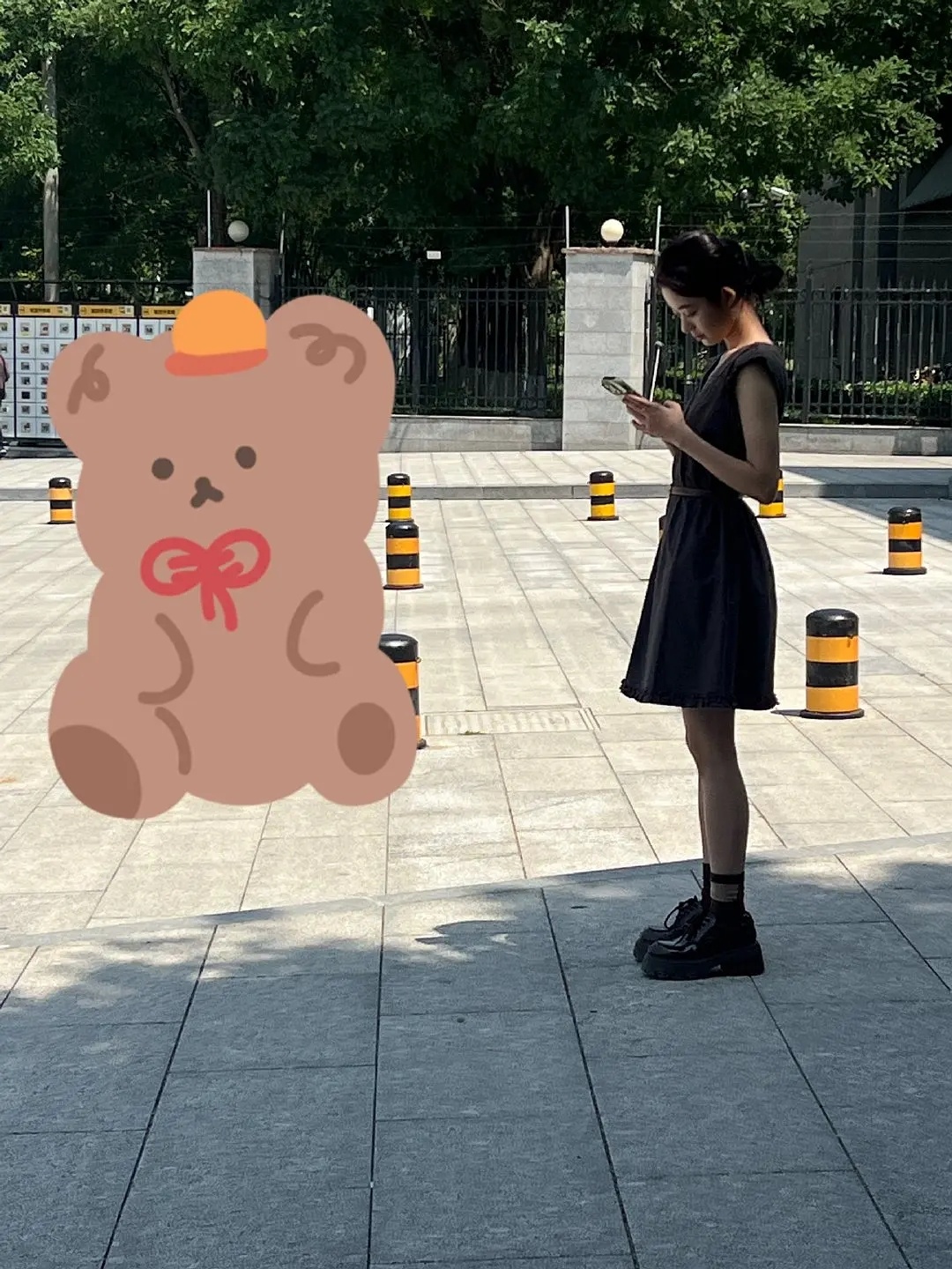 从这个看甜甜确实矮，但确实挺瘦的 
