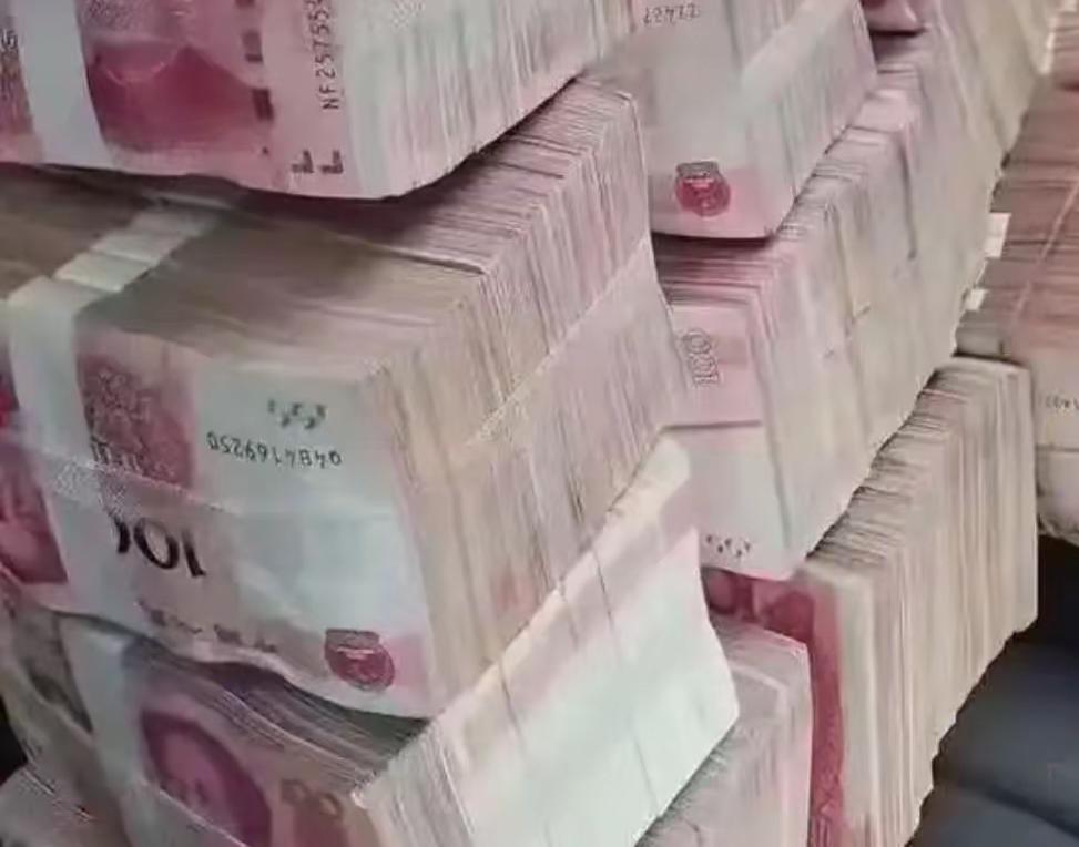 坐拥四百万存款，却依旧节俭上班，背后原因引人深思

有人手里握着400万存款，生
