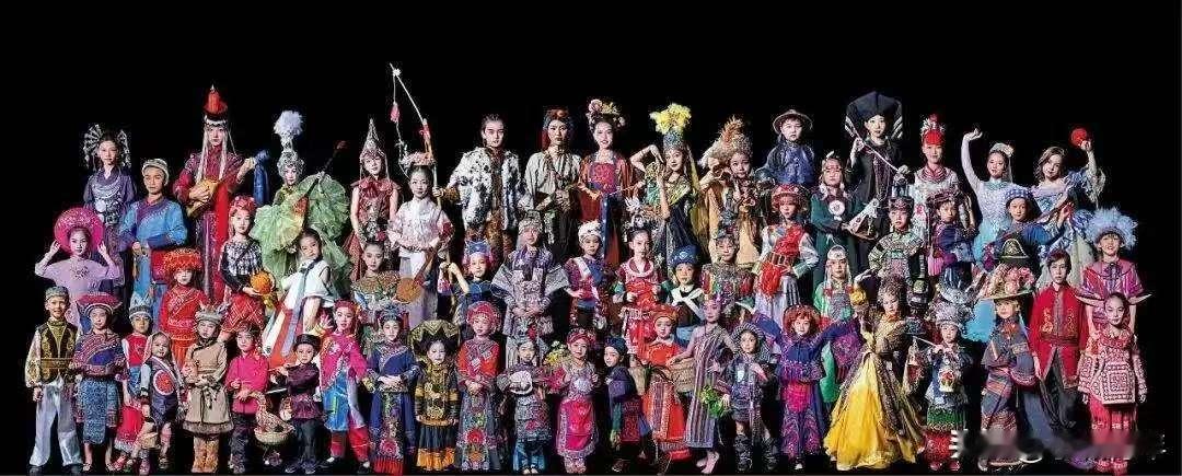 西红柿炒蛋放糖还是放盐，56个民族咋就没吵散，答案藏在锅里。

最近刷到老外在B