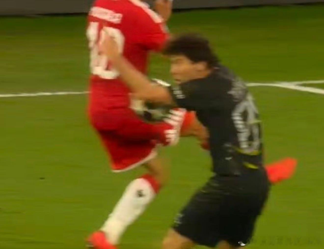 拜仁慕尼黑vs巴黎圣日耳曼欧冠这场裁判真的太黑了，这手球都不吹？？？？保送巴黎啊