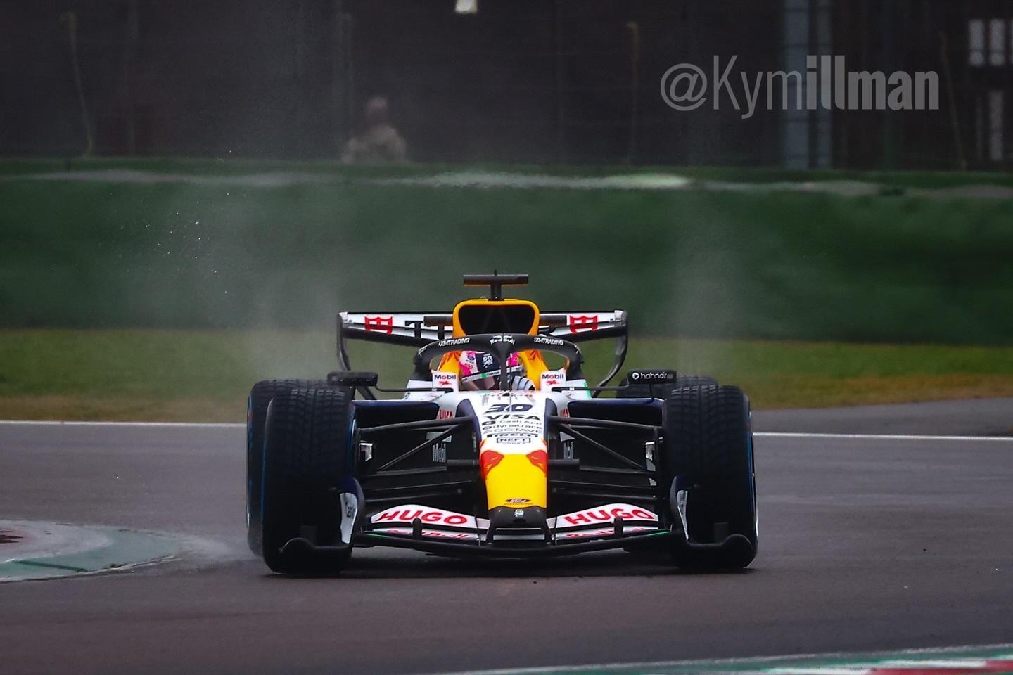 劳森驾驶VCARB03在伊莫拉赛道进行新车首航，当地的空气温度只有5℃🥶F1 