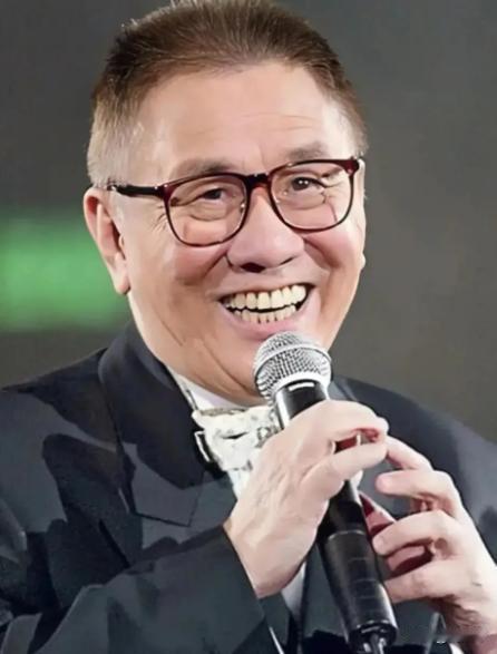 1990 年代，香港音乐人黄霑失恋欲绝，众人避之不及，只有画家黄永玉前去安慰：“