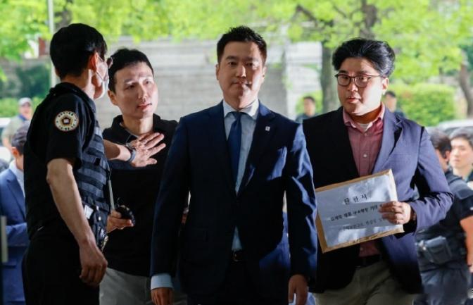 金赛纶案反转！因涉嫌“损害金秀贤名誉” ，自媒体人金世义被拘留并移送检方：为获取