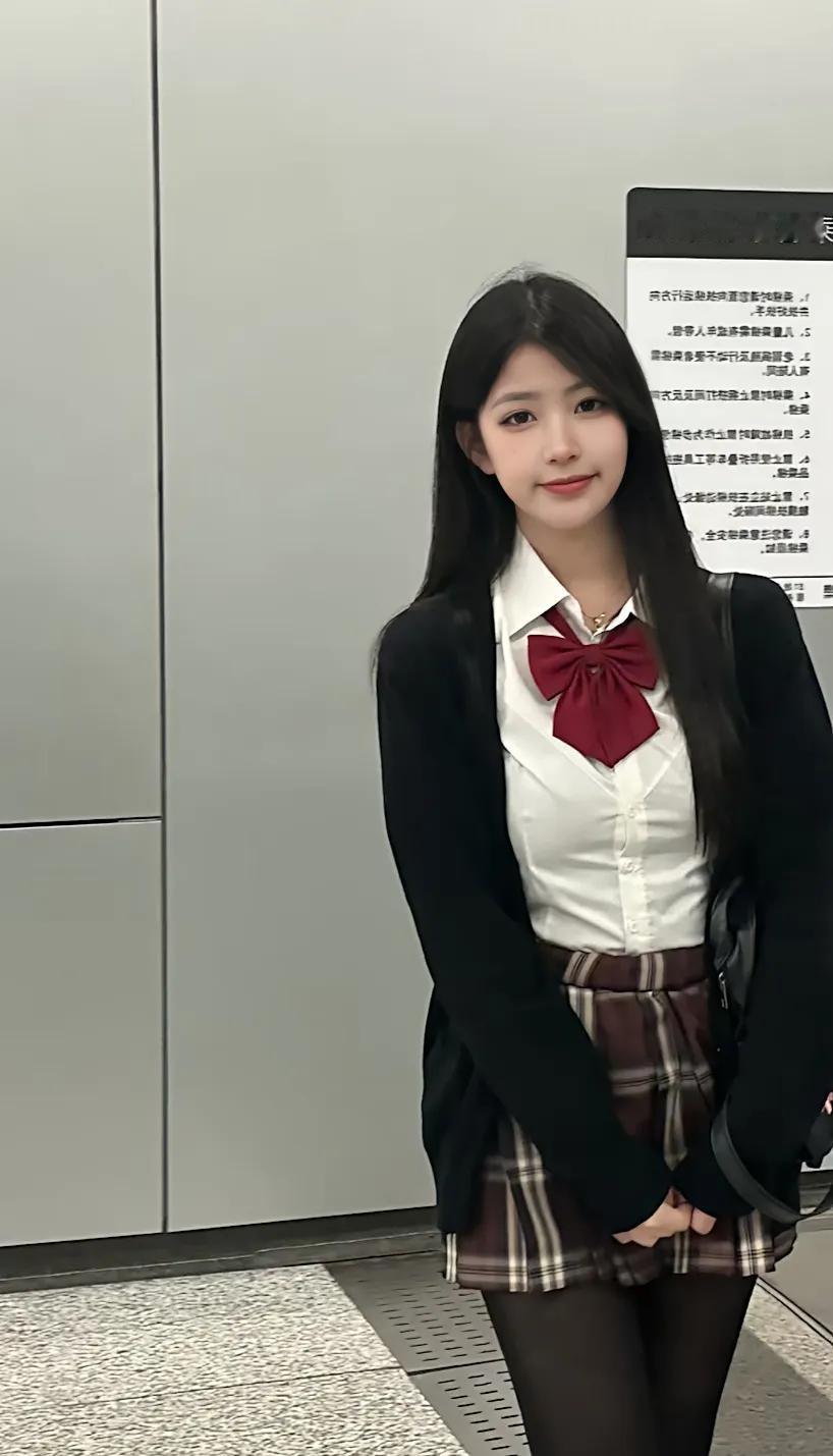 南昌是年轻人的城市，活力四射。
南昌消费不高，适合大学生学习和工作，也适合普通工