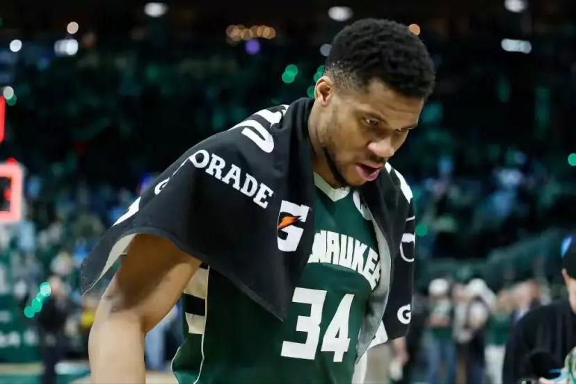 大鱼来了———字母哥社媒删除雄鹿所有相关动态！
9胜13负东部11，貌似还能抢救