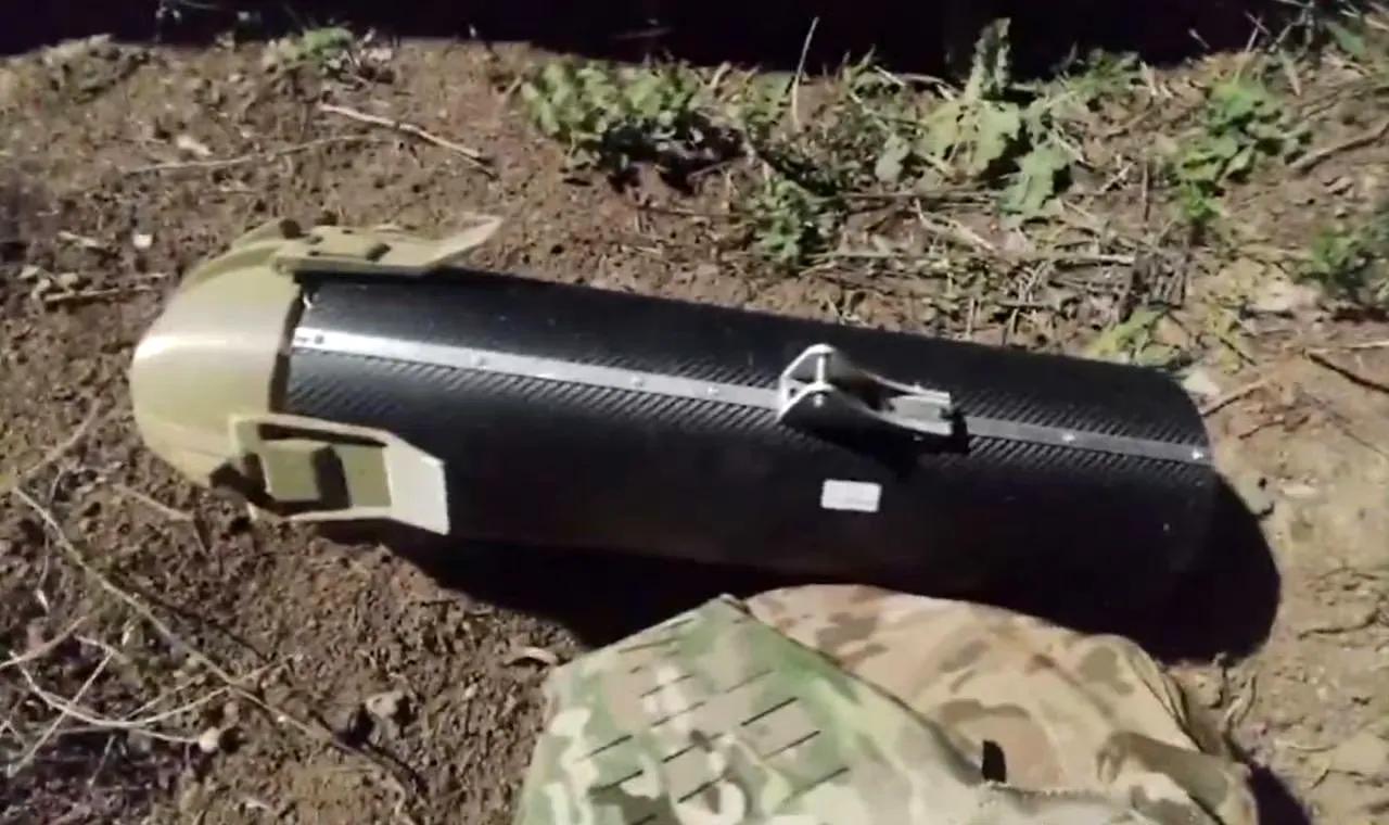 乌军开始给无人机装上“石墨炸弹”，攻击俄罗斯的能源基础设施。
“石墨炸弹”在实战