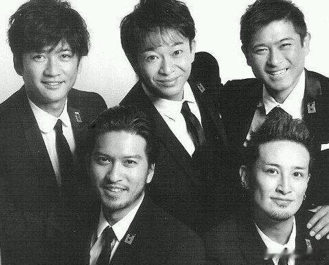 国分太一道歉 据日媒，国分太一已与电视台社长会面致歉，同时取消人权救济申请。他此