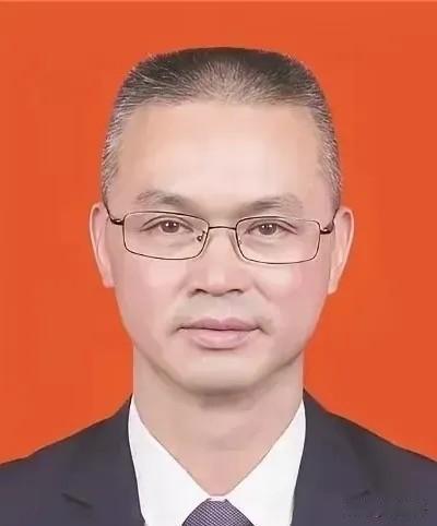 1997年，19岁战士为救人而牺牲，父母几度昏厥，可谁料20年后，战士母亲病逝，