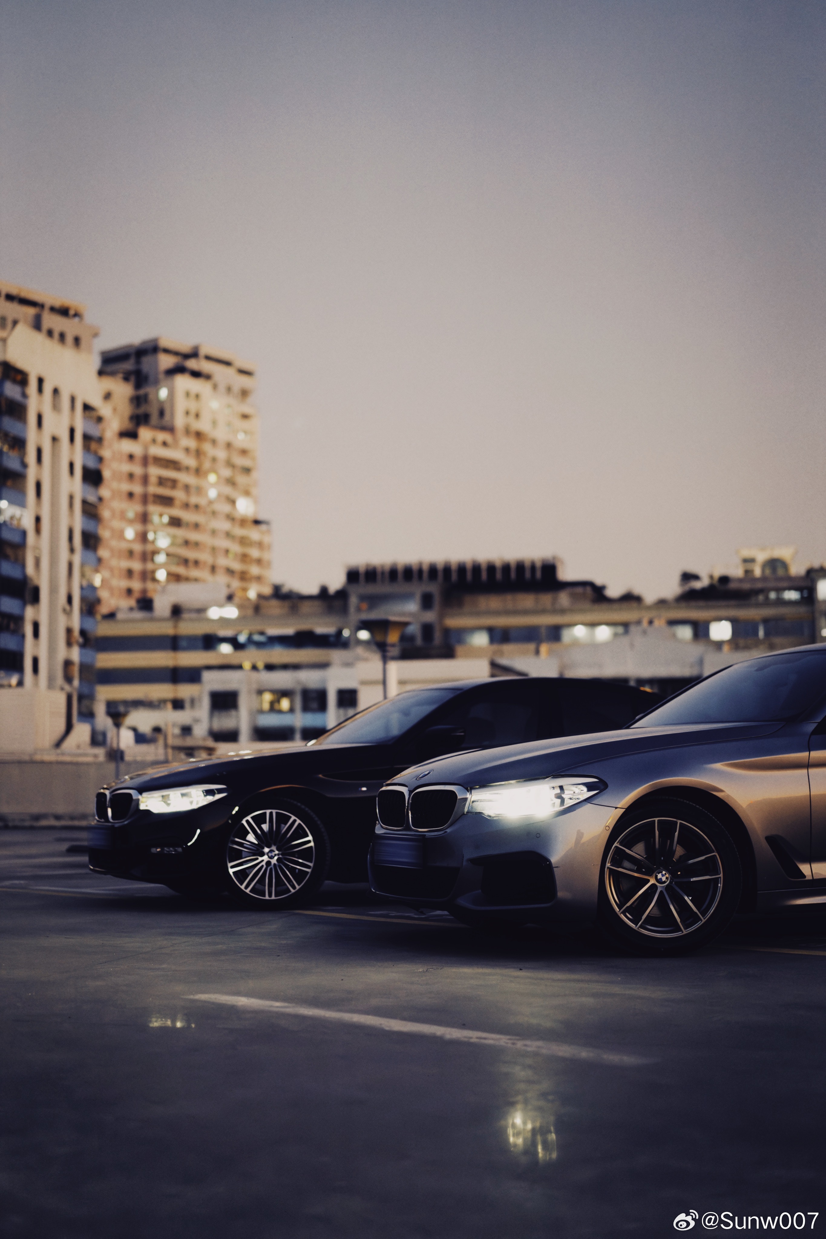 近日汽车生活R56 的用车提示使用了台湾用词，挺有意思。加油时看见隔壁的安能物流