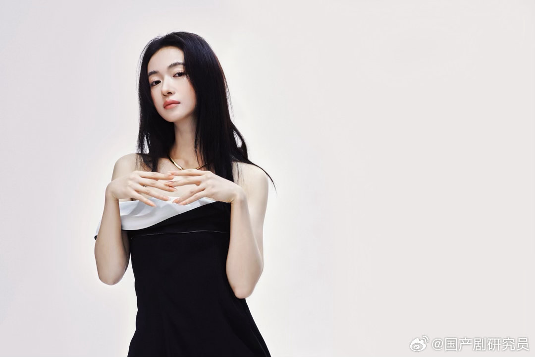 吴谨言高智感女主、吴谨言粉色美甲剧中吴谨言塑造的女主，智商在线，情绪稳定，困境之