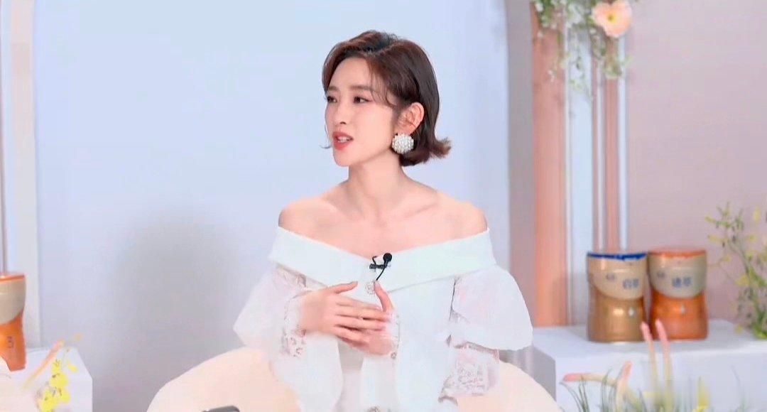 唐艺昕浪姐忙到没空和女儿视频唐艺昕浪姐间隙录视频给女儿看 网传浪姐三公个喜前十 