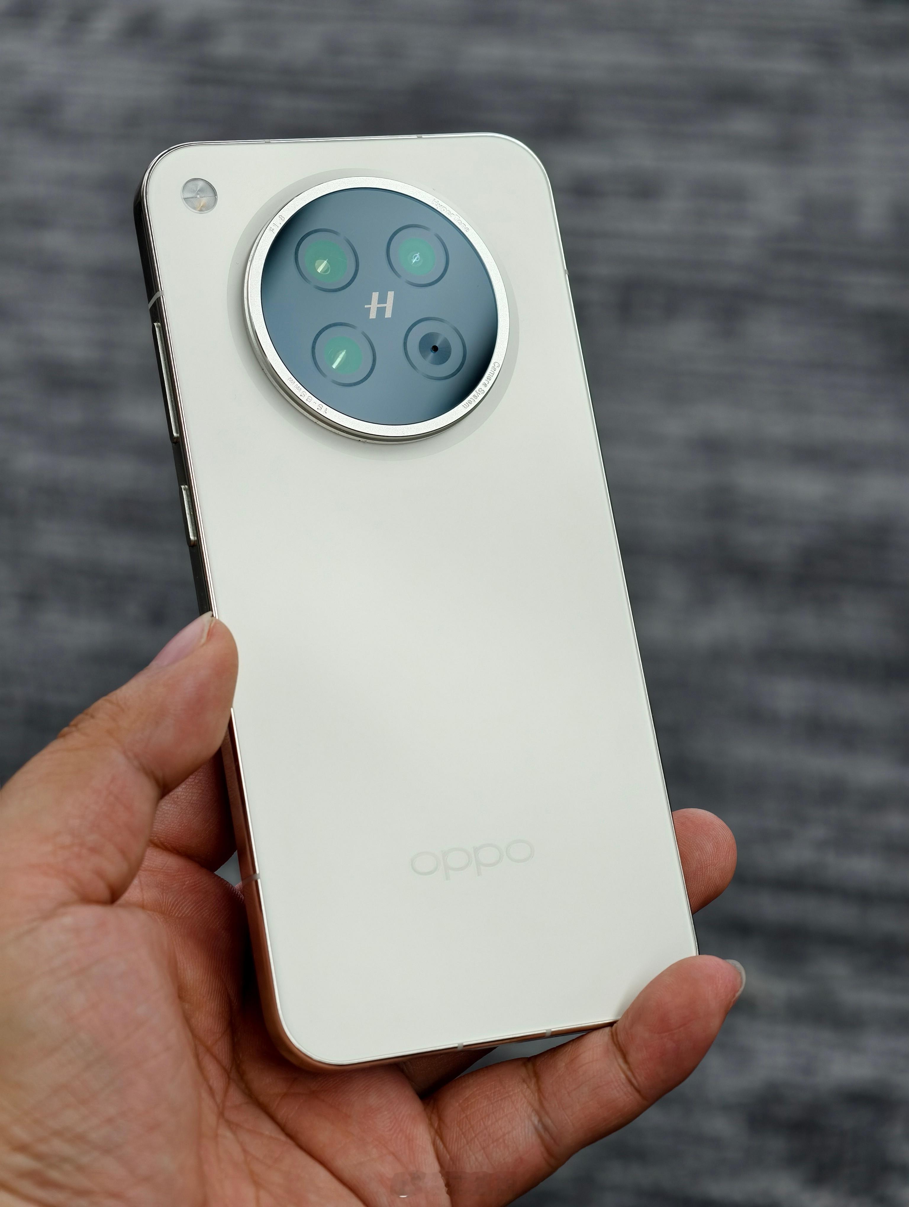 这次OPPO Find X9系列没看到小屏，我估计跟之前一样，等明年会出个X9s