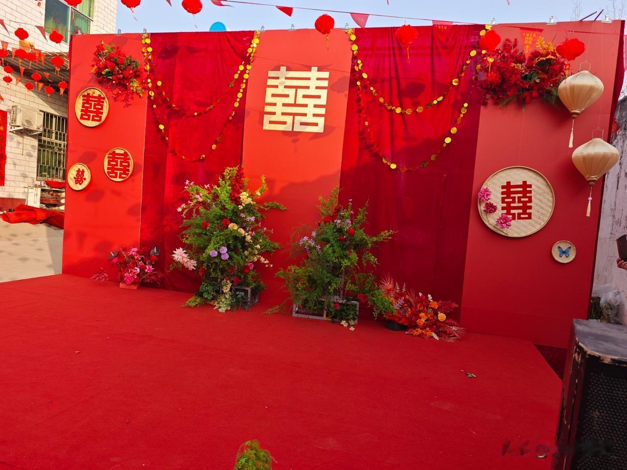 小编是在河南农村从事婚庆摄像行业自己有几年，来谈谈农村婚礼以及婚姻的现状吧。
 