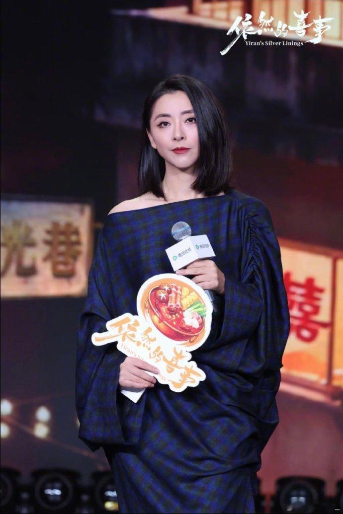 黄小蕾雇车去解救蒋依依 今日份快乐是黄小蕾给的！得知蒋依依疑似被欠工资，立马雇车
