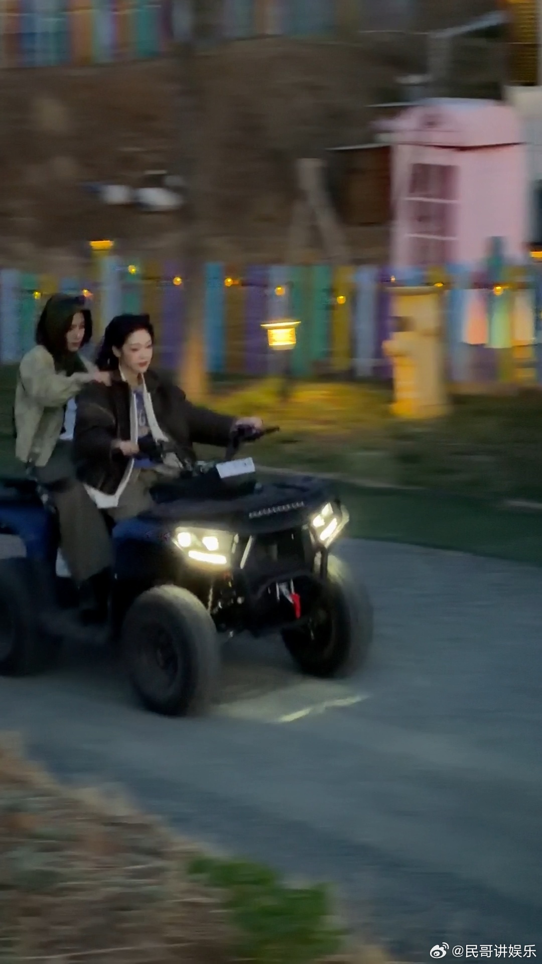 想坐希林娜依高的越野后座 🎶 希林娜依高又酷又甜上线，开越野载王晓赟子欢乐满满