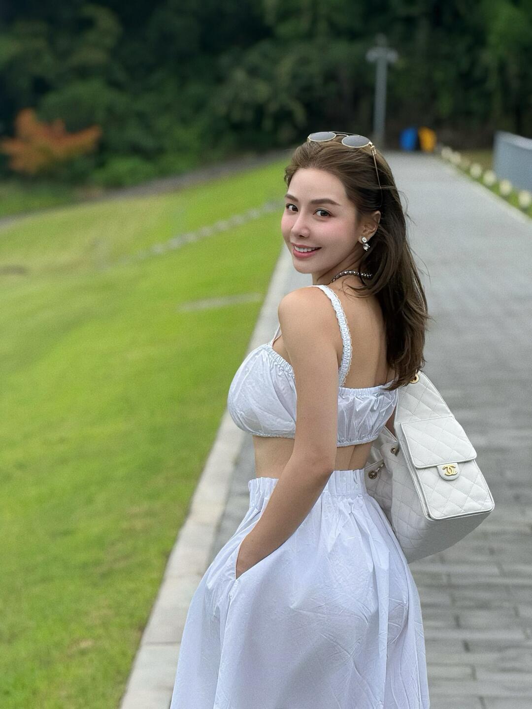 最近爱上了白裙子👗