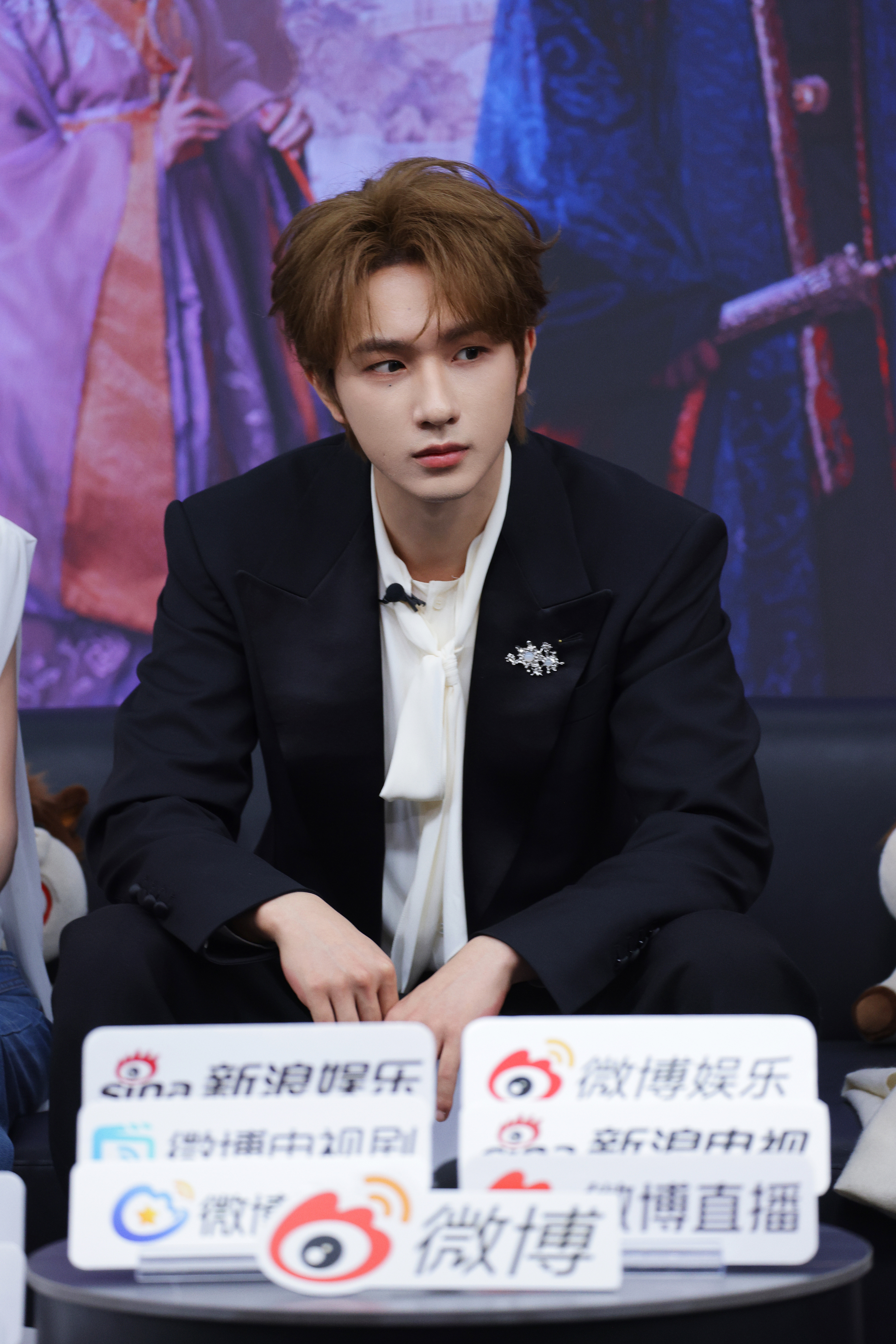 李宏毅[超话]李宏毅楚定江 LHY李宏毅烽影燃梅香 你如春风般温暖，帅气模样真耀