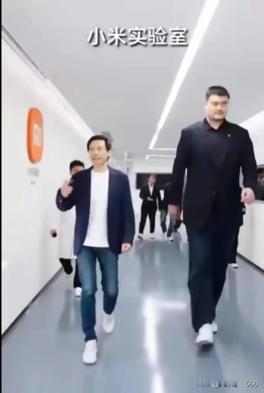 睿智的姚明 聪明的雷军
       4月12日，中国篮球协会主席姚访问了位于重