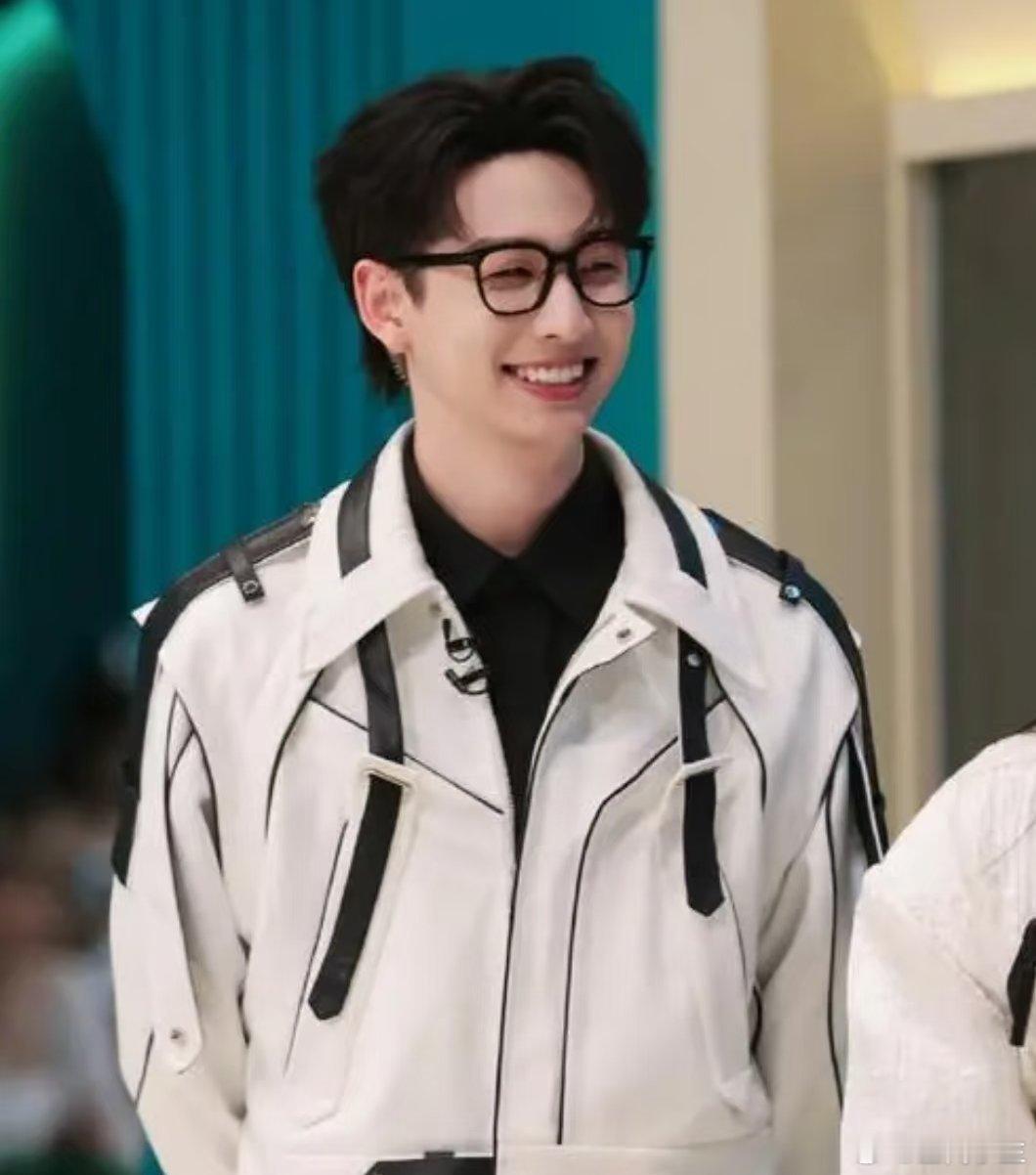 曝齐思钧刘梦章分手说实在的，还不知道他们在一起了，他们就分了，不过女生真的好优秀