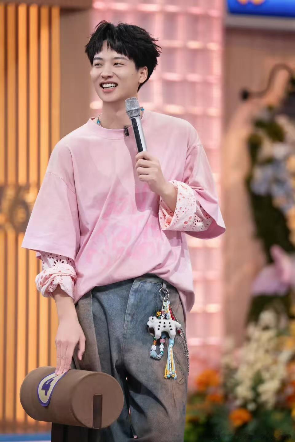 吴泽林主持界魔丸上新了湖南卫视连发20条吴泽林 二十条微博，百分百认可！[爱慕]