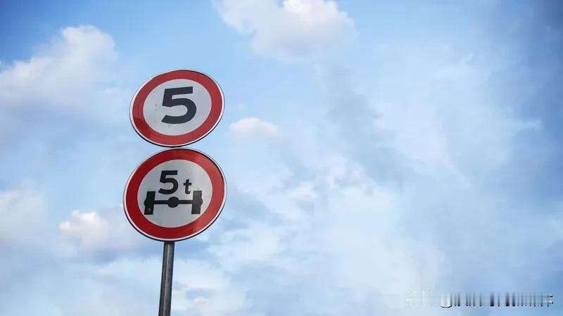 负债被限高怎么办 负债被限高确实是个棘手的状况。很多人其实不是不想还钱，只是当时