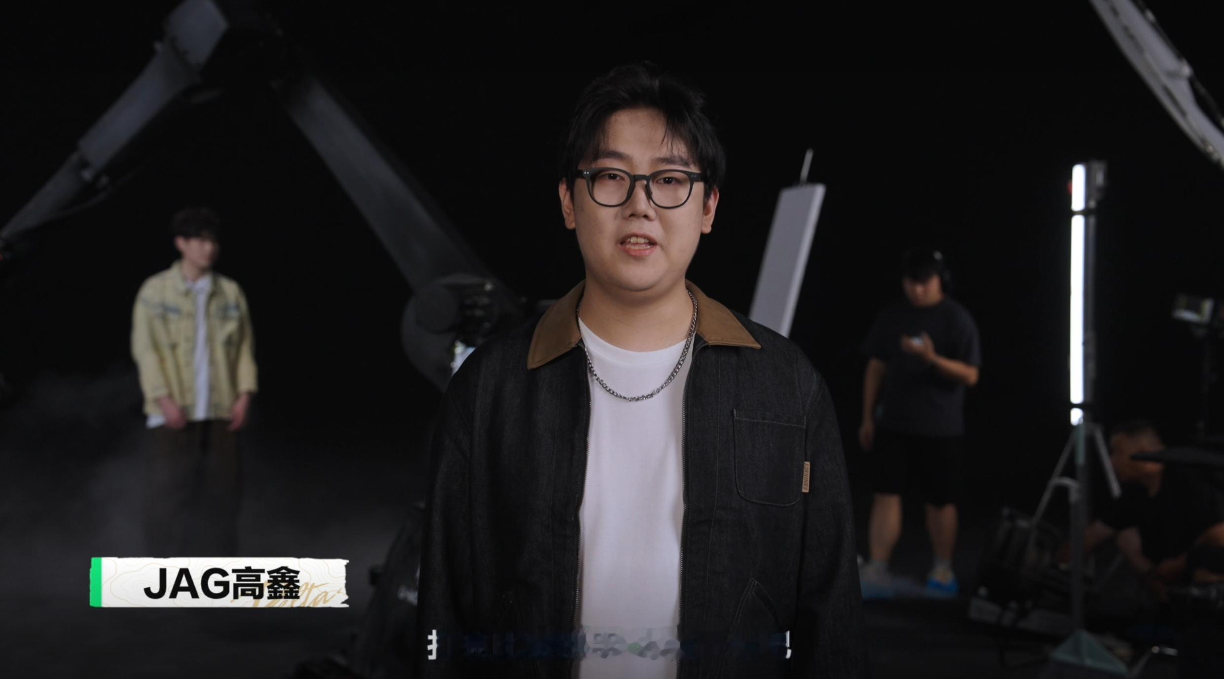 瞧瞧这现场的人流！！感觉今晚会是一场电竞盛宴！！（抱走coser小姐姐~~）18