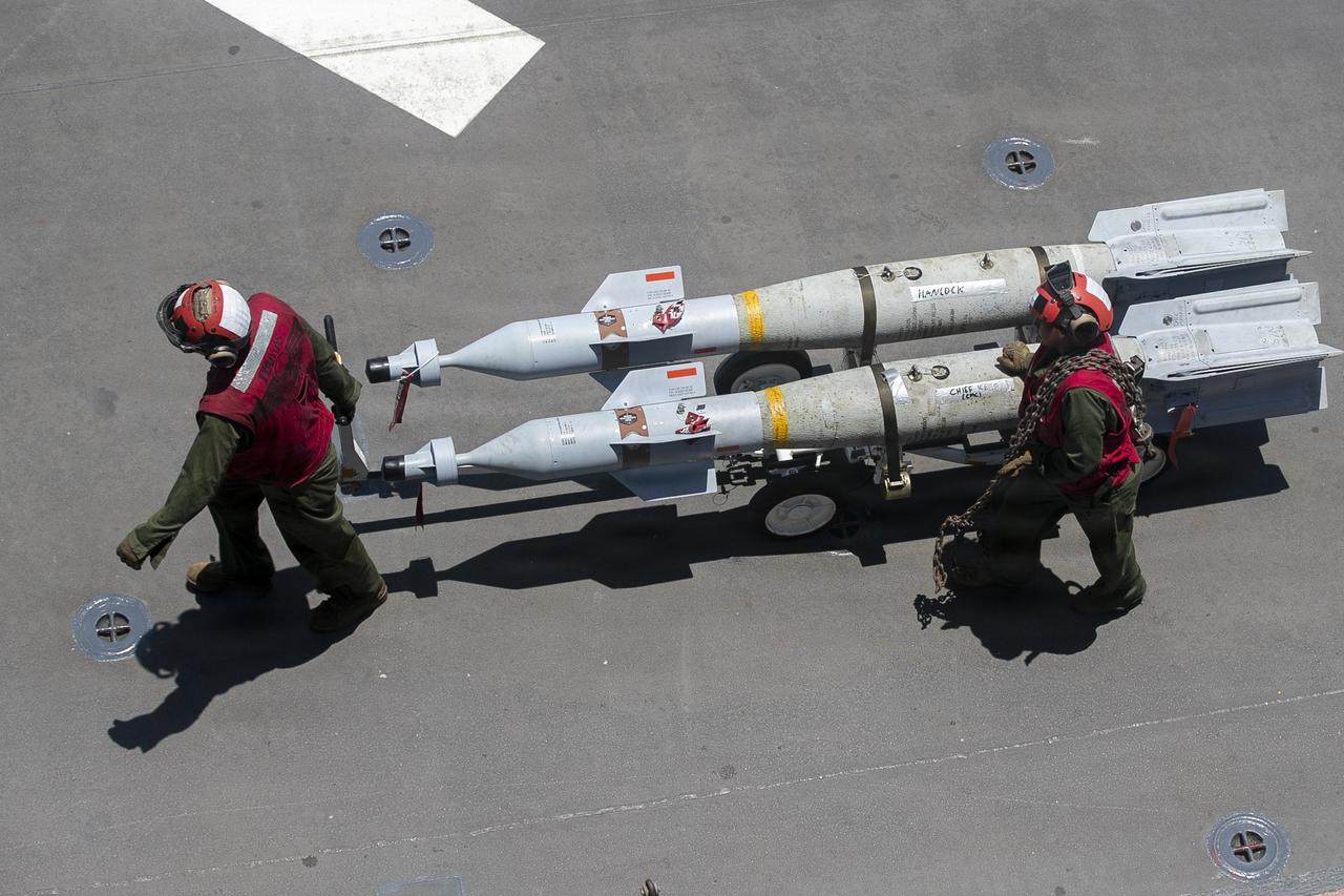 海兵队的LGB（LHA-7 Tripoli号）