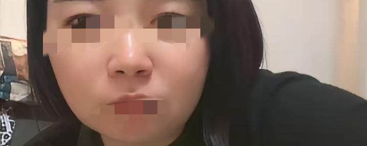 堂嫂这手指桑骂槐的把戏，真是让人开了眼！

刚有网友说她被许妈诉了，就急忙在直播