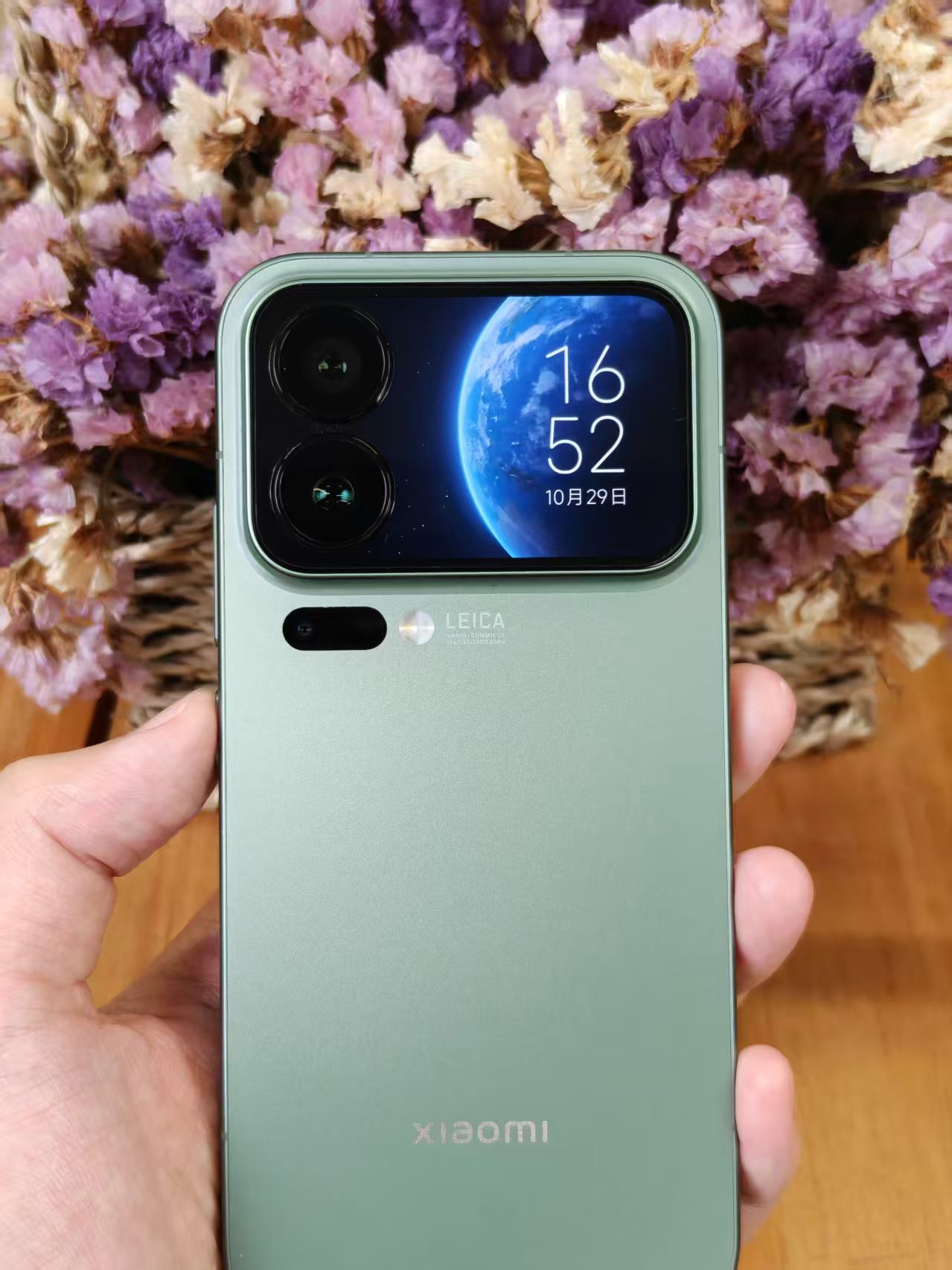 小米17 Pro系列又迎来系统更新，本次更新重点在背屏的玩法上，没想到妙享背屏的