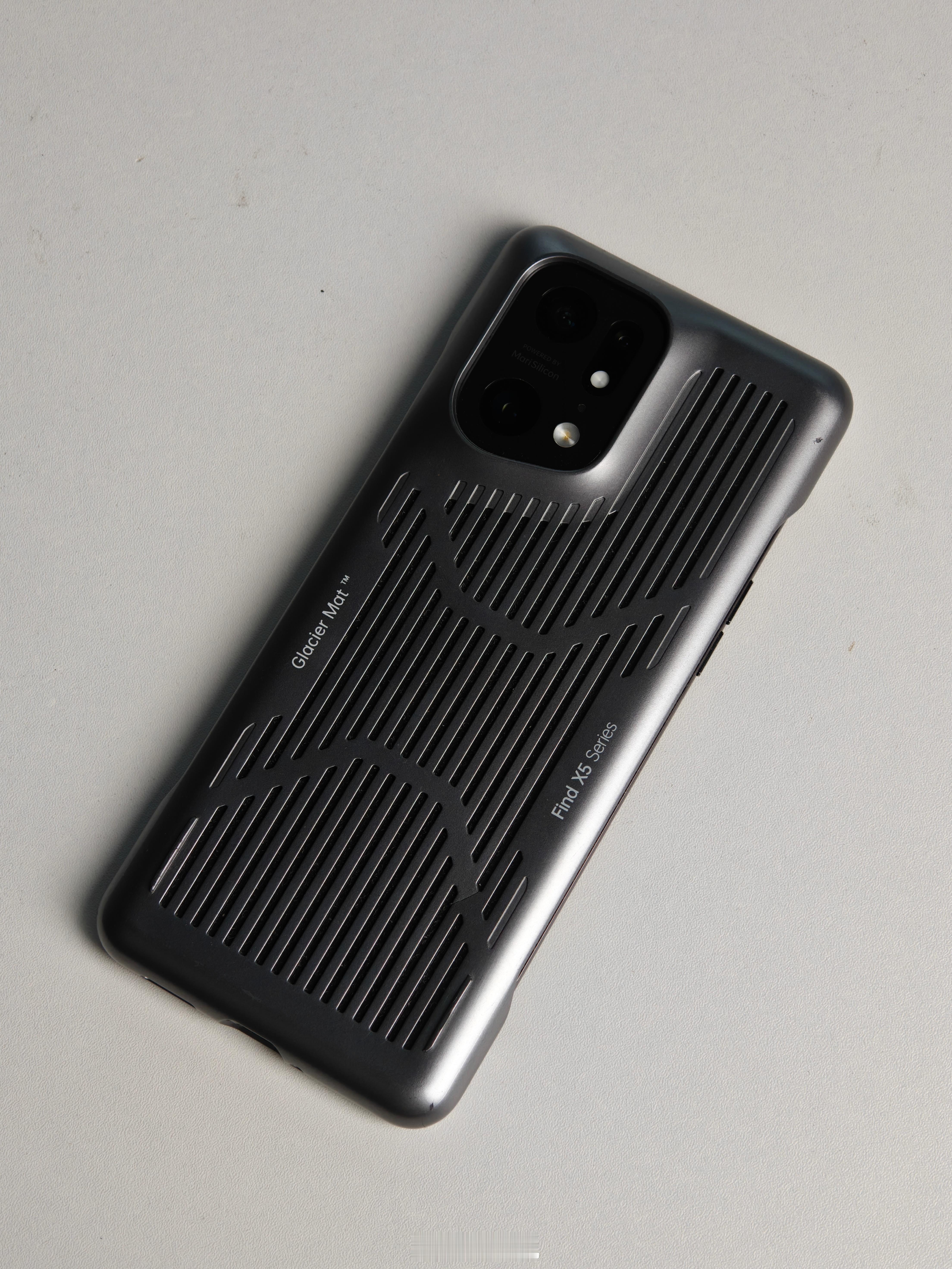 OPPO K15 Pro+的散热套装里面的手机壳，虽然原理不太一样，但让我想起来