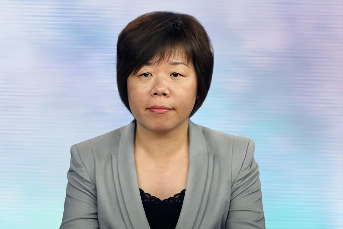 “以后我有多少钱，都分你一半！”，富士康打工妹赚到钱后，分给哥哥900亿，这背后