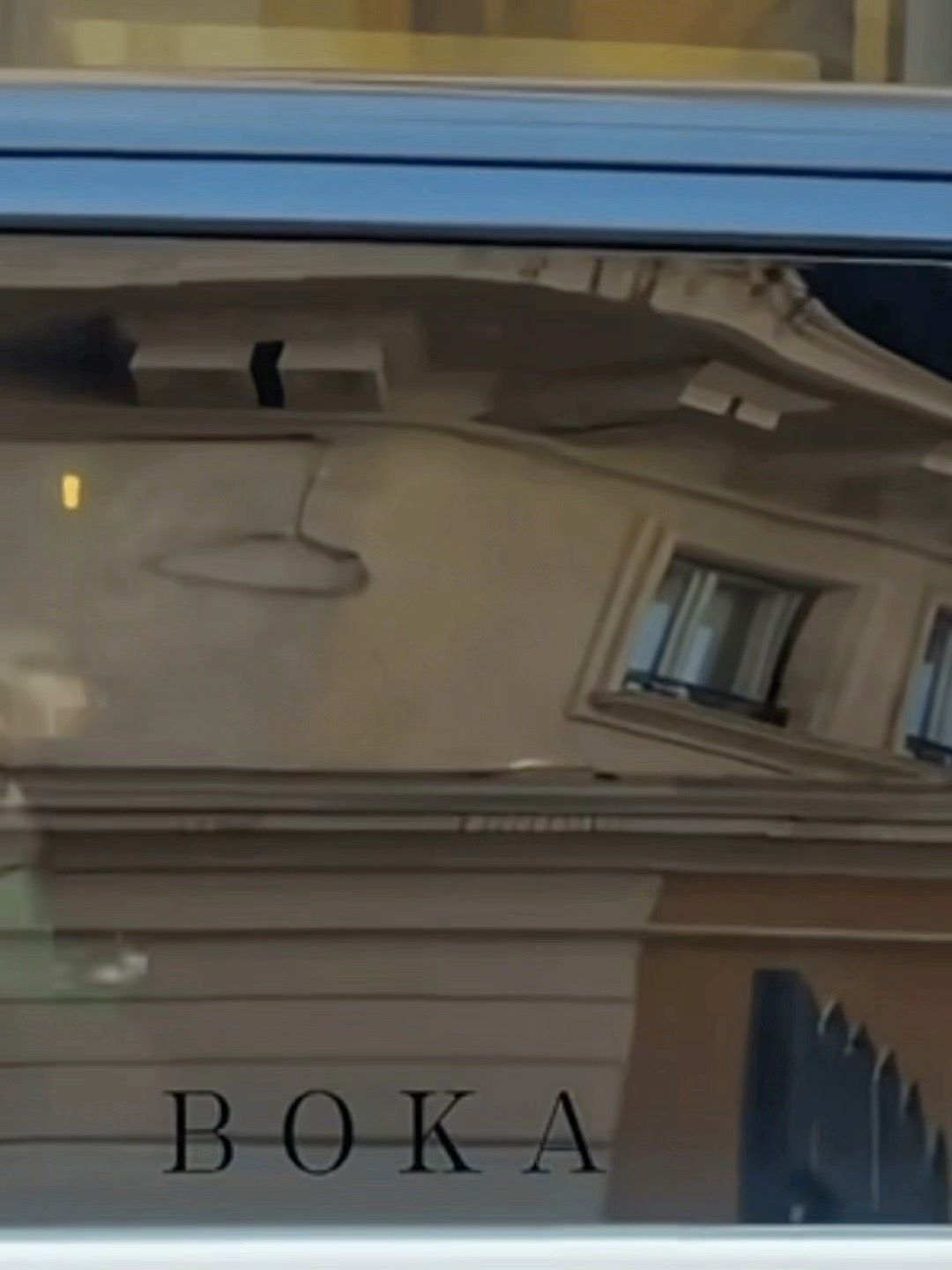 张泽禹橄榄绿流苏毛衣 不愧是时尚圣体张泽禹，这件穿起来还怪好看的，感觉比模特都好