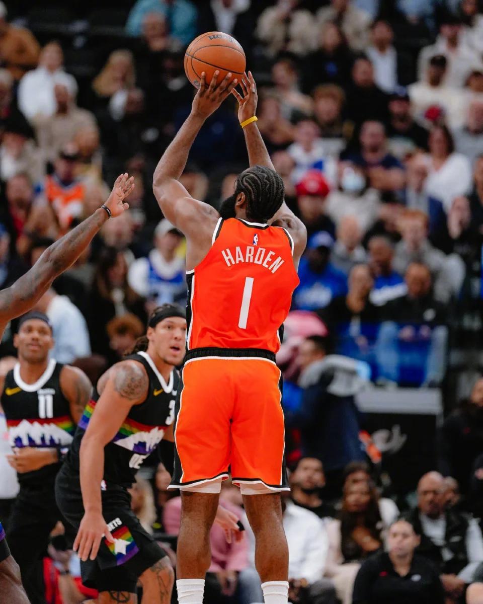 哈登愿不愿意拯救快船呢？
当然是愿意的，这就是他的命！NBA常规赛，快船主场11