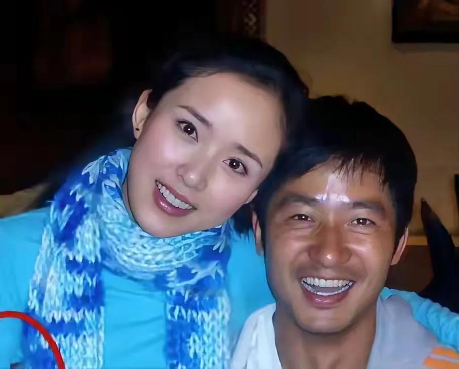 有个关系这么好的异性朋友，颜丹晨应该挺知足的！像她这样甜美的女明星，肯定是不缺闺