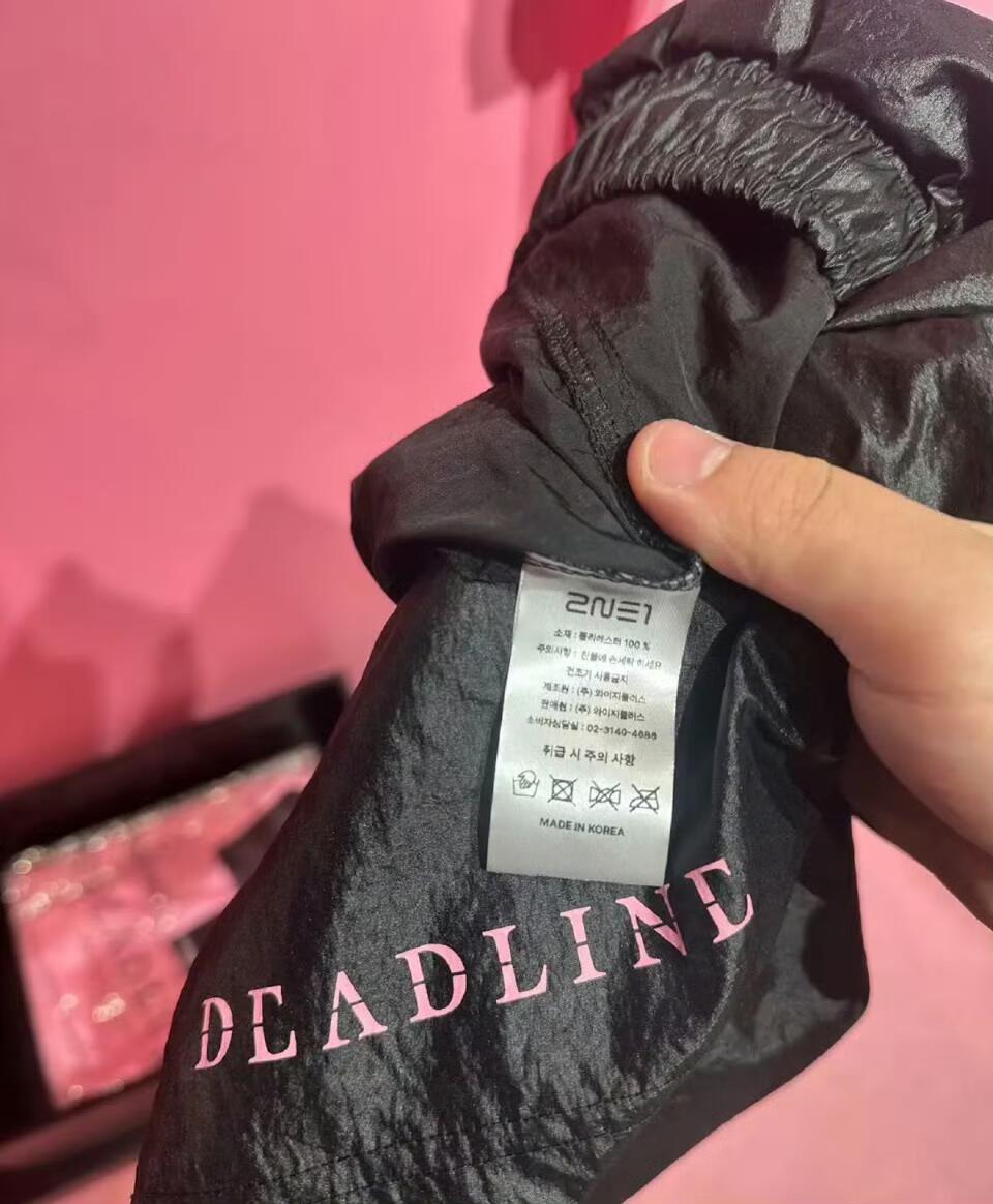 BLACKPINK周边有2NE1标签，这是咋回事？？ ​​​