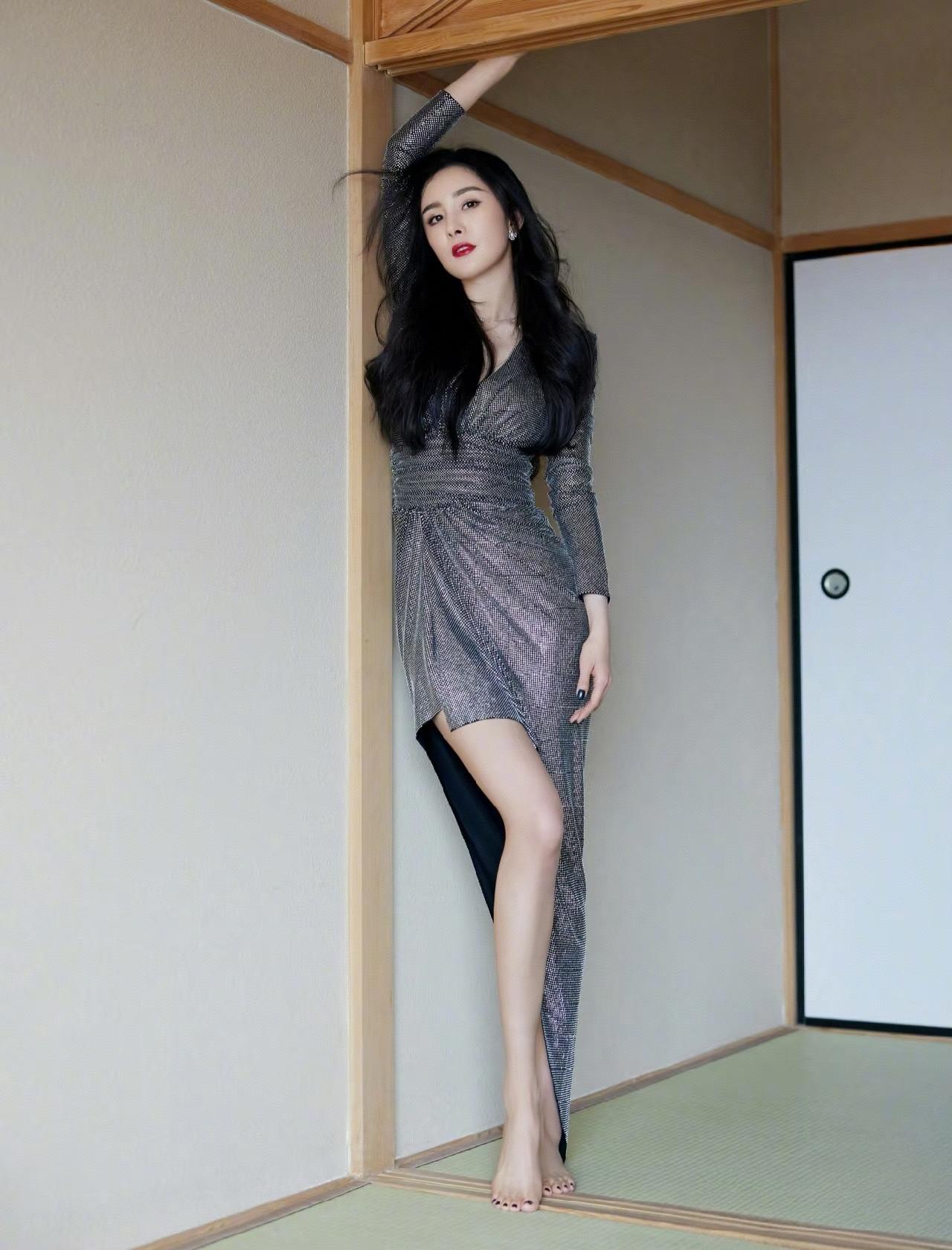 杨幂真是颜值演技双在线啊如何评价杨幂的长相和人品如何看待杨幂的穿衣时尚 从时尚角