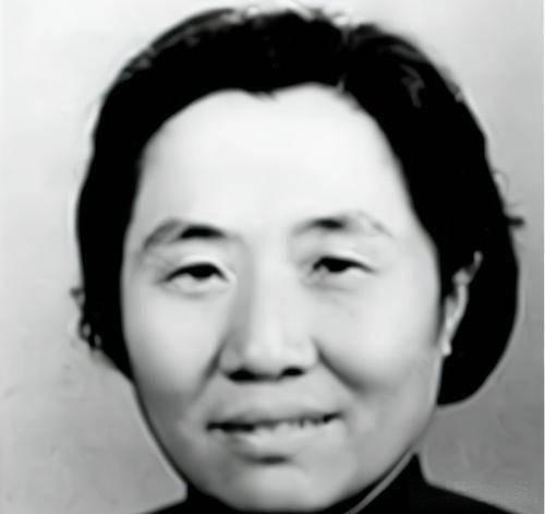 这位我国最长寿的元帅夫人，她的人生历经三段感情，其中两任丈夫均跻身三十六位军事家