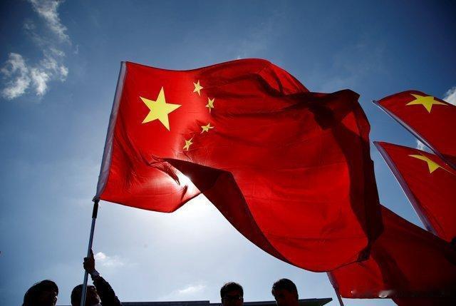 美国在中东欧洲栽跟头！
全球目光转向东方，
中国凭啥镇住场子？
当下欧洲、中东两