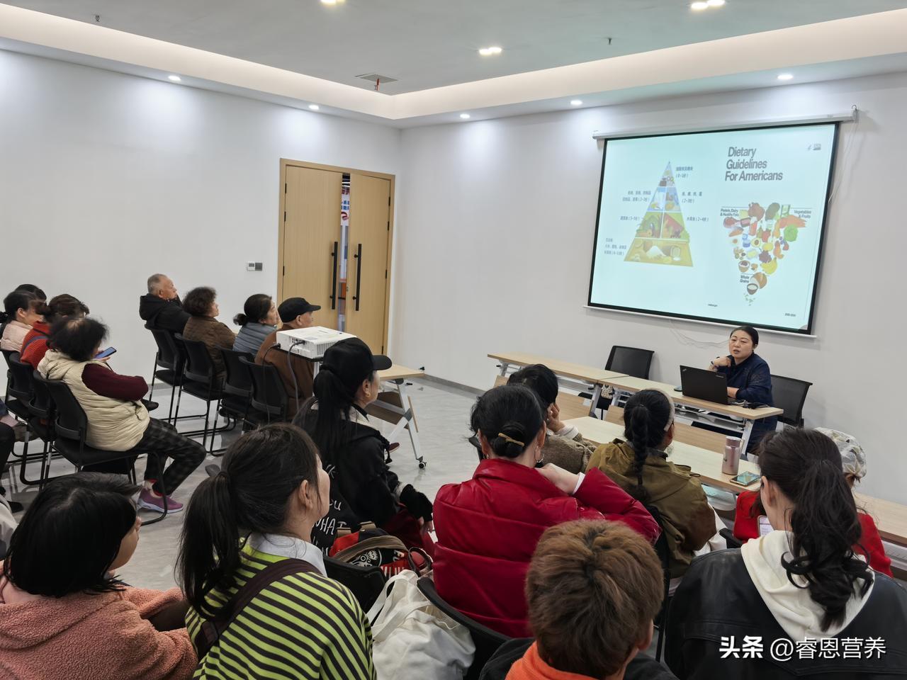 年纪大了，怕跌倒？排便难？——科学补充营养，为老年健康加“骨”劲

老年人反映最