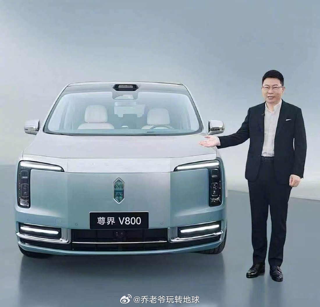余承东的微信头像还是那张和尊界V800的合影，拍摄于8月底的交付仪式。当时这张照