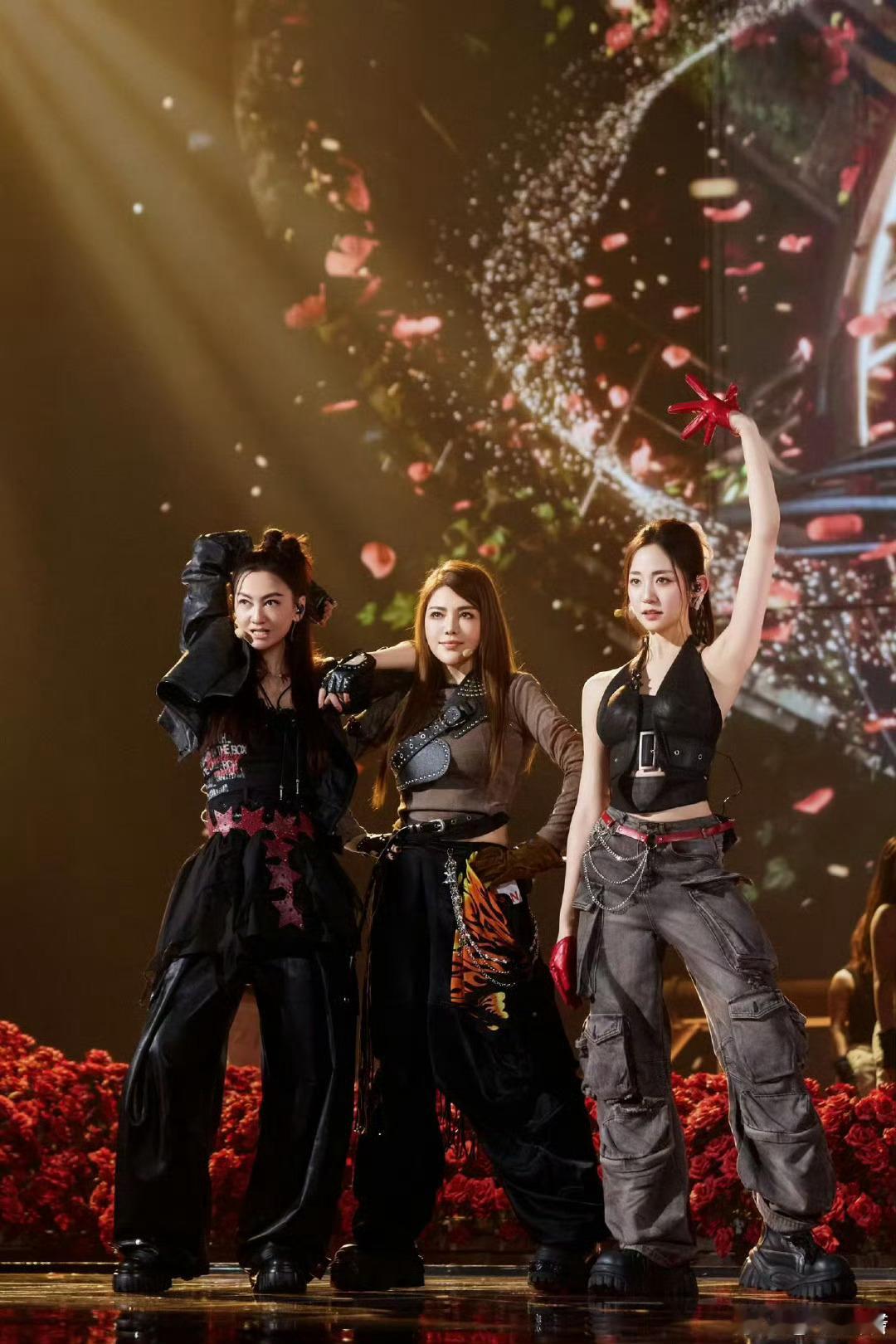 万千惠承担了太多谁懂啊!被万千惠狠狠圈粉!✨ 主动带着姐姐们练英文，全程元气满满