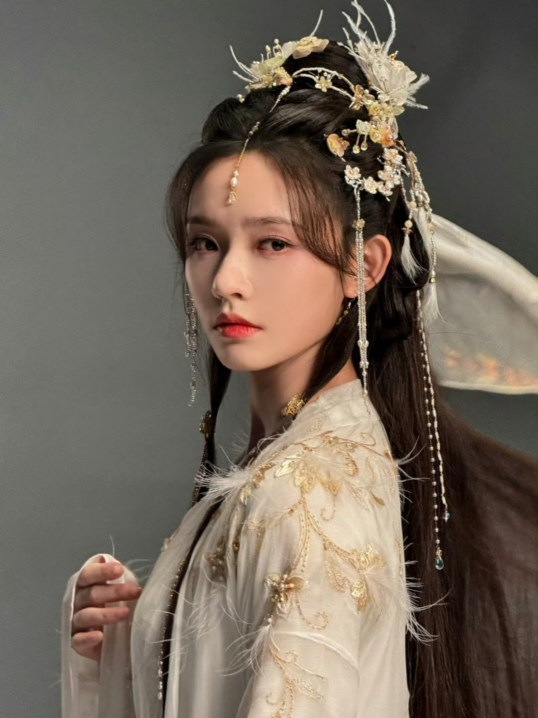 林允我好替你开心 越来越多人看见你 一定要加油啊！我真的哭了[泪][泪] ​​​