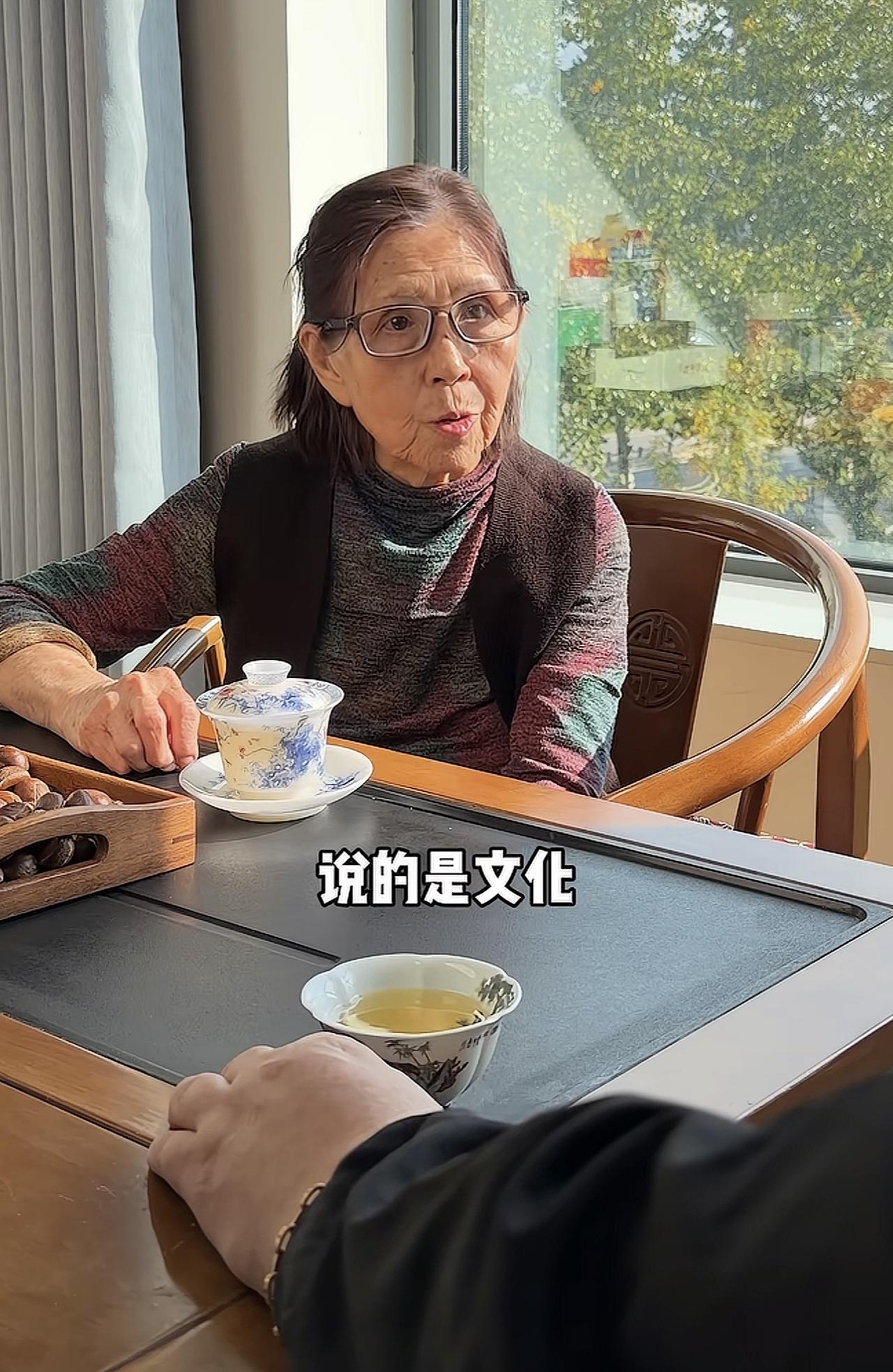 这会网红北京阿姨告诉我们，他们口中的老北京说是文化，就是懂之前北京的一些传统文化