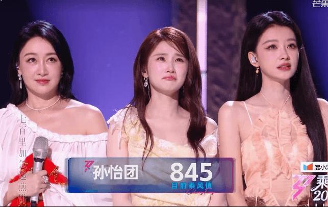 张慧雯哭成了何悯鸿拿到本就不熟练的vocal牌 也没有大前辈带，确实很难 