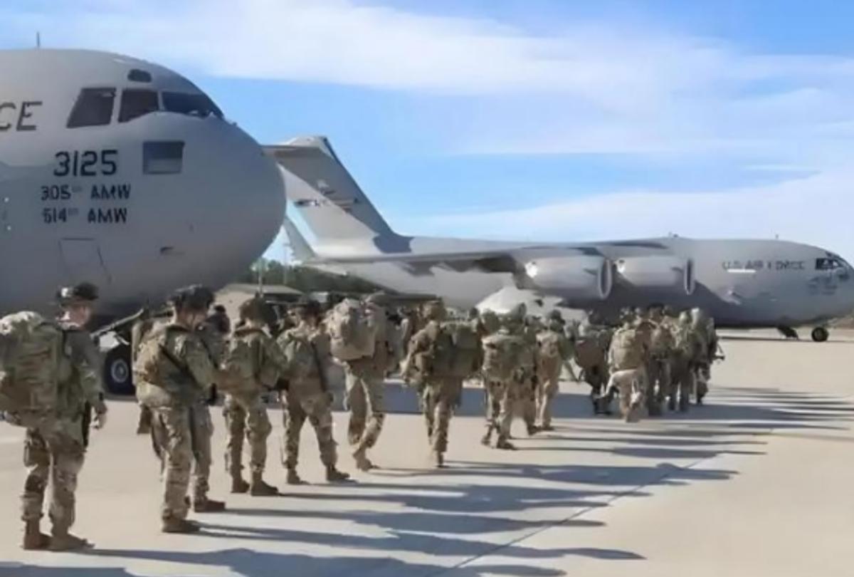 美军怕的从不是伊朗！紧盯美伊冲突睡不着，真正忌惮的是中国导弹。

不少人纳闷，伊