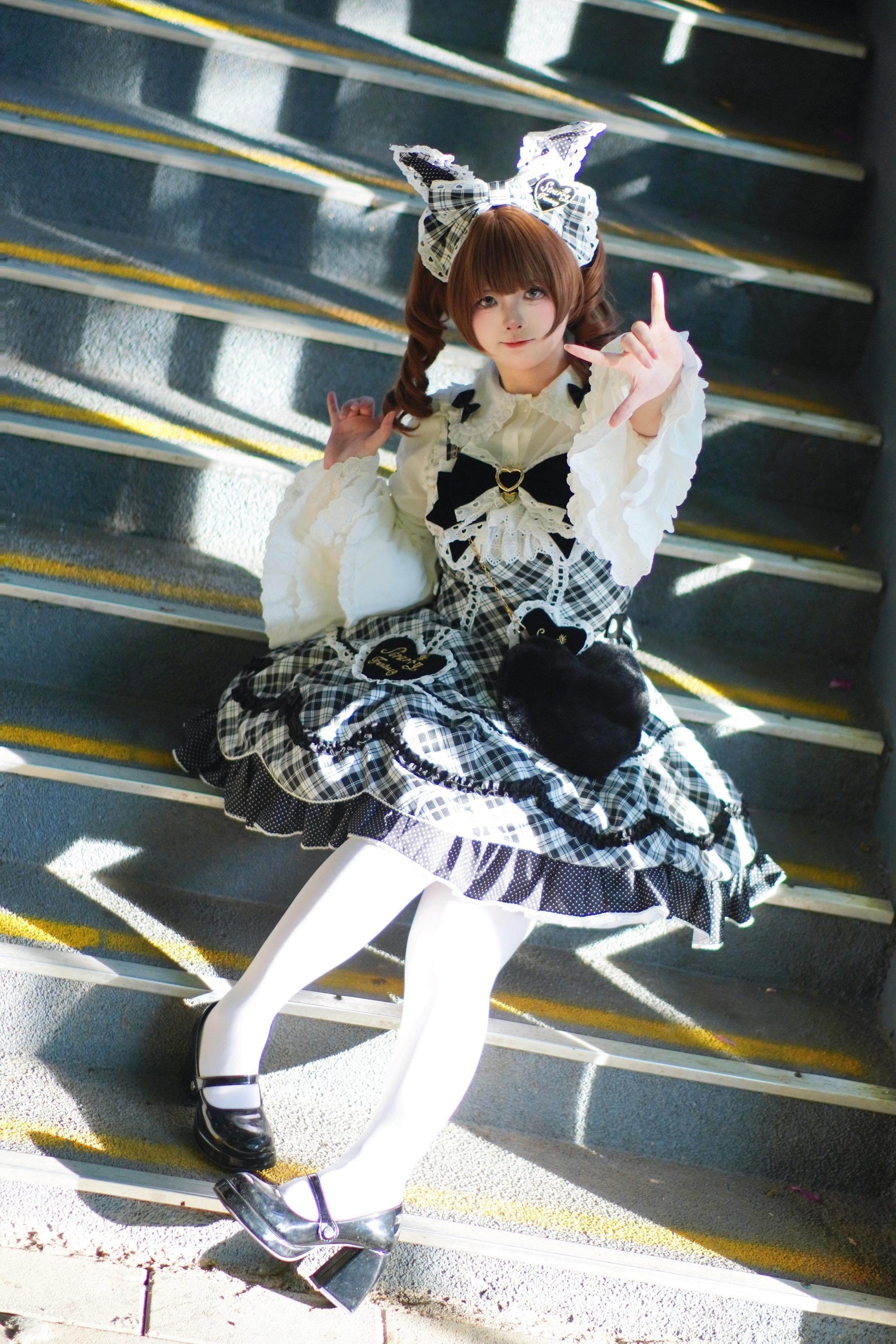 裙子是必须买的 土是一定要吃的。٩(˃̶͈̀௰˂̶͈́)و